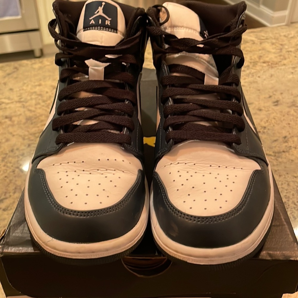 Men’s Nike Air Jordan’s Navy and white , size 10.5